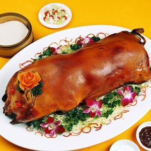 Mỗi lúc thèm Heo quay sữa đi đâu để đã cơn thèm? Gọi Ngay HEO QUAY HỮU CHIẾN!