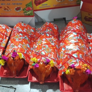 ĐẶT HEO QUAY CHO MÂM QUẢ LỂ CƯỚI