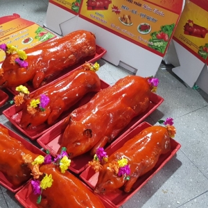 Đặt Tiệc Tất Niên: Những Sai Lầm Cần Tránh Khi Chọn Dịch Vụ Heo Quay