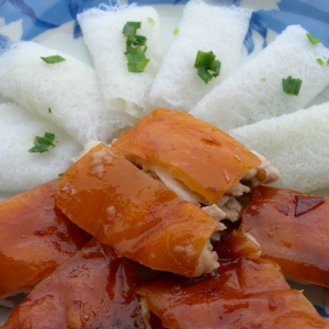 Món ăn kèm heo quay: Những lựa chọn ngon nhất giúp bữa ăn thêm hấp dẫn