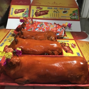 CÁCH PHÂN LỰA CHỌN HEO QUAY AN TOÀN