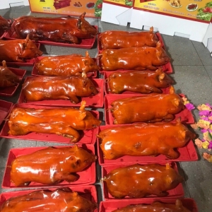 ĐẶT HEO QUAY NGUYÊN CON TẠI QUẬN BÌNH TÂN TP HCM