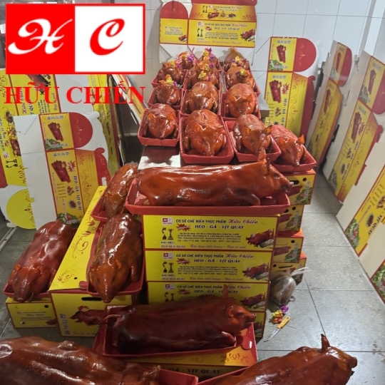 heo quay nguyên con giao trong ngày