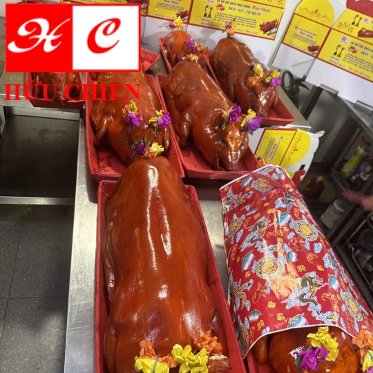 nhận đặt heo quay nguyên con gấp