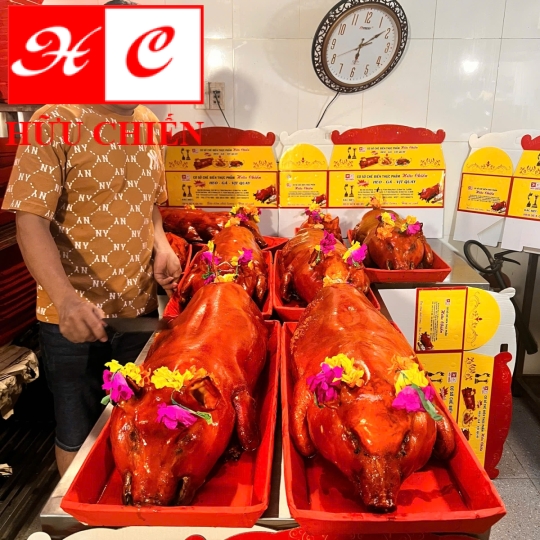 nhận đặt heo quay nguyên con gấp
